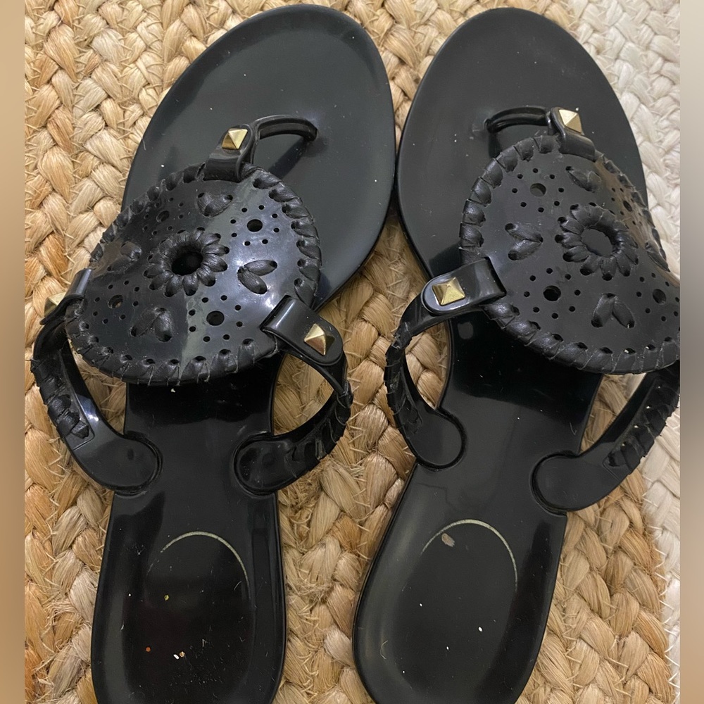 Black jelly sandals